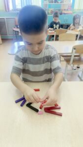 Полегешко Ольга Юрьевна МБДОУ √389 " Ключик" г. Новосибирск Огнев Владислав, 4 года Номинация : Дикие птицы. Пеликан.