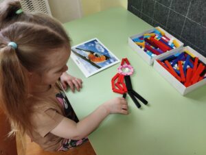 Рязанова Анна Владимировна п. Железнодорожный, Калининградская область Средняя школа п. Железнодорожный, дошкольное отделение Фёдорова Алиса, 3г Номинация: "Дикие птицы" Снегирь.