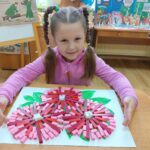 Шмыткина Любовь Константиновна г. Санкт-Петербург ГБДОУ детский сад 86 Приморского района Евмененко Виктория 5,5 лет Номинация: За окном. Садовые цветы или клумба "Мои любимые георгины"